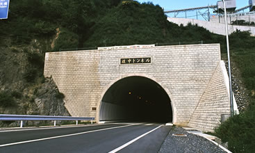 大津市途中トンネル